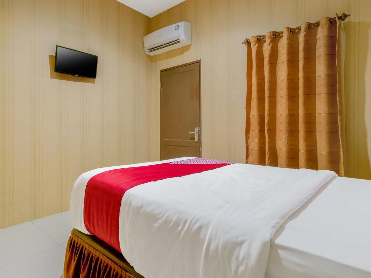 Oyo 741 Hotel Labuhan Raya Medan Exterior foto