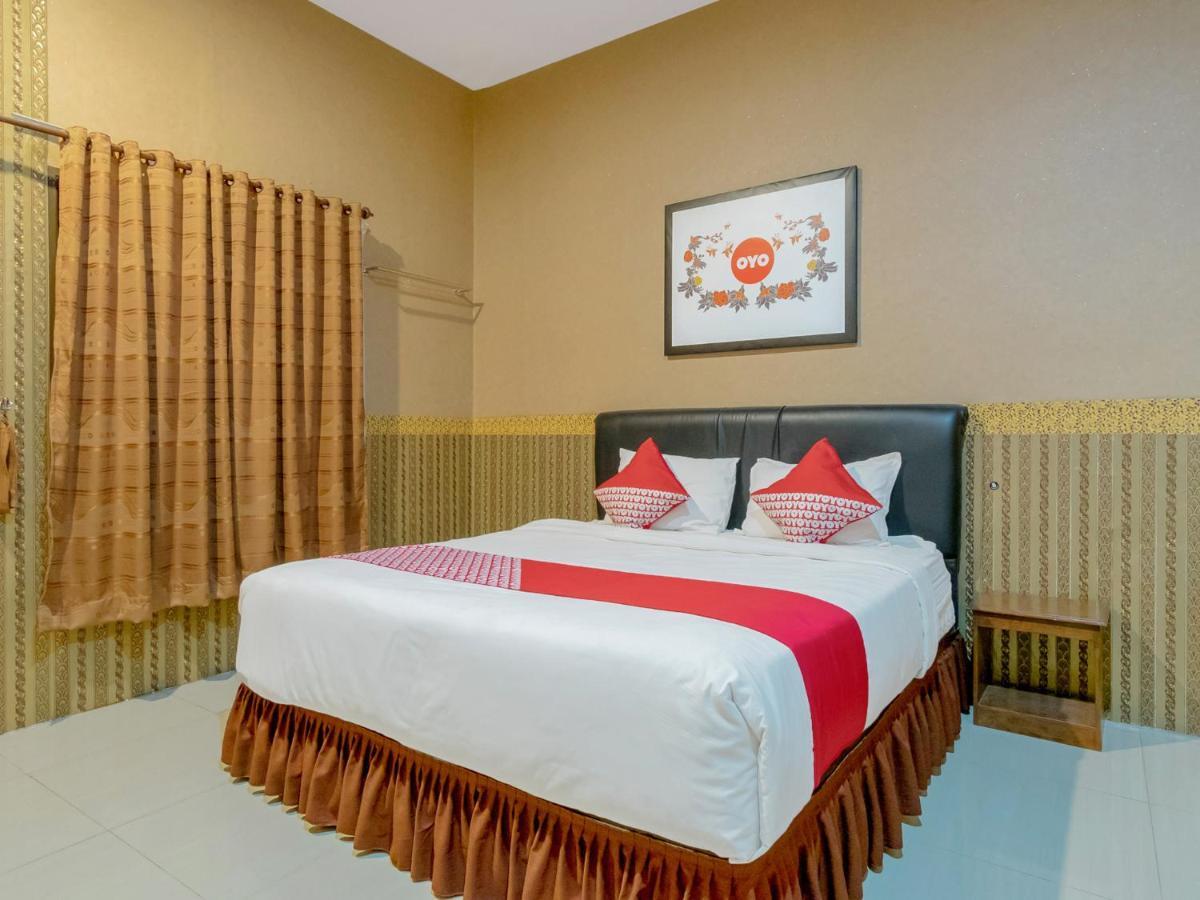 Oyo 741 Hotel Labuhan Raya Medan Exterior foto